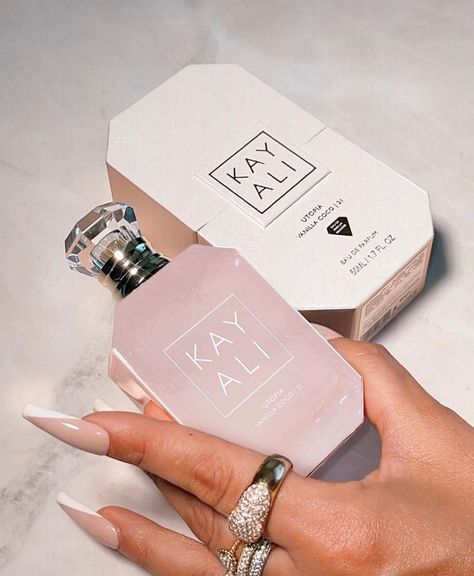 Kayali Vanilla, Perfume Vanilla, Huda Kattan, New Perfume, Pear Blossom, Vanilla Perfume, Vanilla Scent, Celebrity Perfume, Perfume Lover