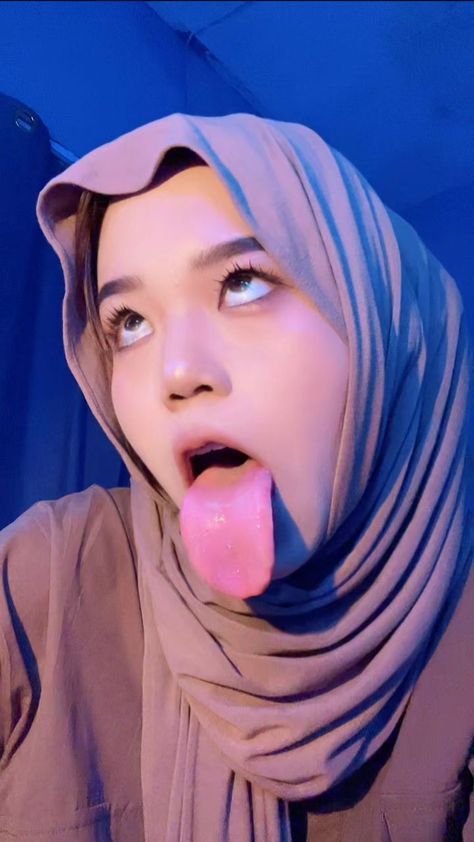 Hot Hijab Outfits, Tank Top Hijab, Anime Tounge Out Face, Big Lips Natural, Ohio Girls, Hijab Teen, Muslim Women Hijab, Hijab Girl, Men Stylish Dress