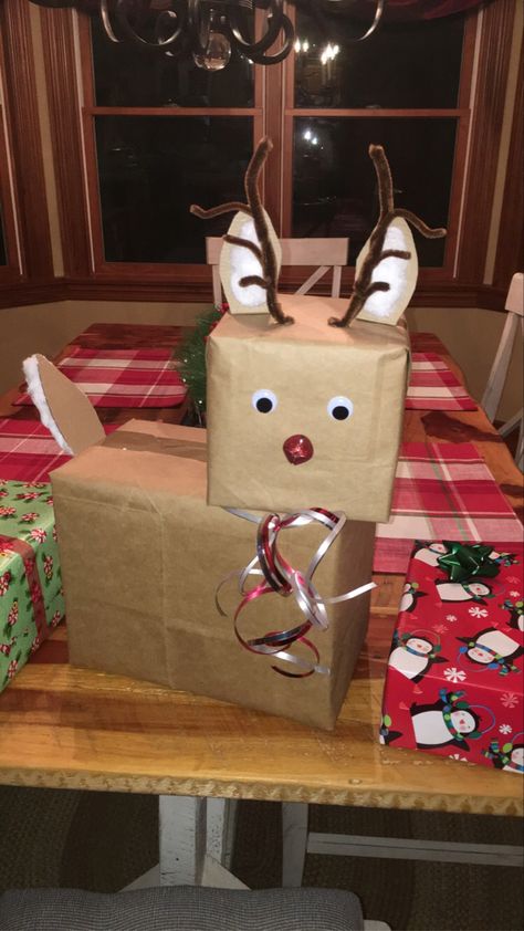 Reindeer Tower Present, Reindeer Wrapping Ideas Brown Paper, Gift Wrapping Reindeer, Reindeer Christmas Packages, Reindeer Boxes Stackable Diy, Reindeer Christmas Present Boxes, Reindeer Wrapped Presents, Reindeer Present Tower, Reindeer Boxes For Christmas