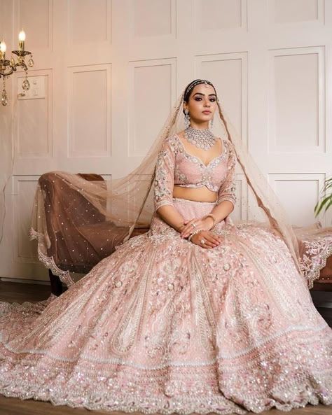 Lehenga Tops, Gold Bridal Lehenga, Baby Pink Wedding Dress, Indian Wedding Reception Outfits, Sabyasachi Lehenga Bridal, Wedding Lenghas, Cute Loungewear, Pink Bridal Lehenga, Baby Pink Wedding