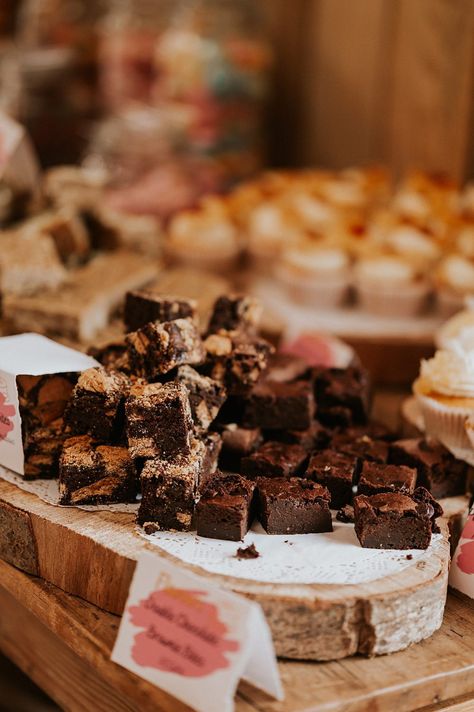 Brownies Stennack Farm Wedding Hannah Barnes Photography #wedding #brownies Brownie Dessert Bar Wedding, Brownie Bar Party, Brownie Dessert Table, Brownies Wedding, Brownie Wedding Cakes, Burger Van, Wedding Cake Dessert Table, Wedding Brownies, Glass House Wedding