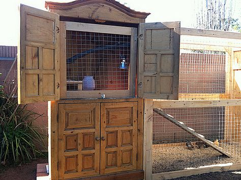 Am thinking on upcycling a pie safe into a coop & came across this genius move: http://moonlake.hubpages.com/hub/What-to-do-with-an-old-Armoire Urban Chicken Coop, Cheap Chicken Coops, Chicken Coop Pallets, City Chicken, Portable Chicken Coop, Backyard Chicken Coop Plans, Urban Chickens, Coop Design, Chicken Coop Designs