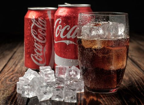 Besides causing weight gain, drinking Coca Cola can make you tired and irritable. Here, learn about the step-by-step effects. Coca Cola Can, Diet Soda, Coke Cola, Dog Recipes, Healthy Dog Treats, Healthy Dogs, Frozen Desserts, You Gave Up, Get Healthy