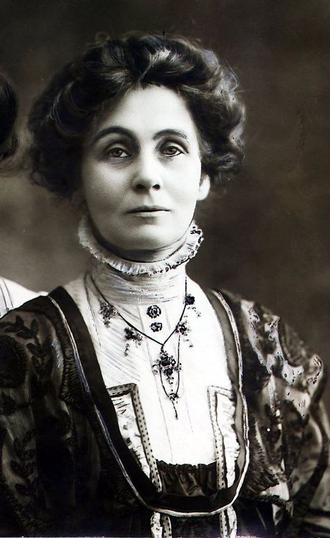 Emmeline Pankhurst sufragette who fought for the right for women to vote Emmeline Pankhurst, Suffragette Movement, Suffrage Movement, Historical Women, Influential Women, Brave Women, Foto Vintage, Badass Women, Meryl Streep