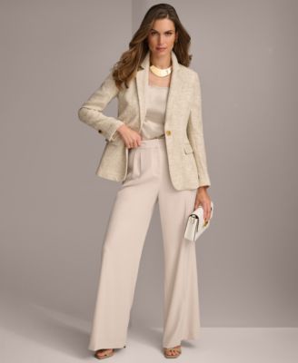 Discover chic women's style tips, outfit ideas, and how to create a timeless wardrobe that’s both fashionable and practical. Cream Blazers For Women Outfits, Ladies Pants Suits Classy, Pant Suits For Women Prom, Women’s Business Attire, Pants Suits For Women Chic, Pant Suits For Women Business, Womens Tweed Blazer, Power Dressing Women, Women's Pant Suits