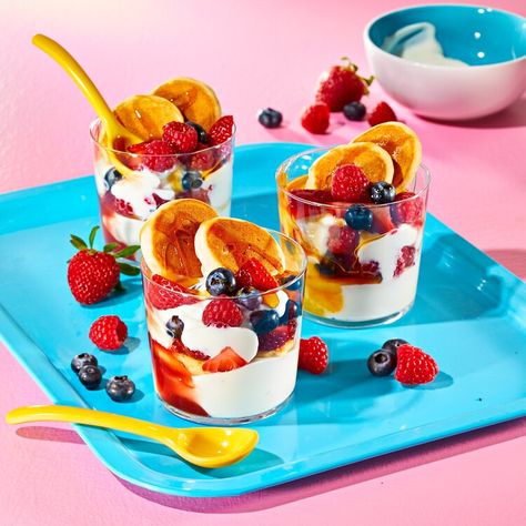 Cooking With Kids: Combine a Pair of Breakfast Winners in This Layered Pancake Parfait Cake Parfait, Parfait Recipe, Granola Parfait, Yogurt Pancakes, Brunch Inspiration, Breakfast Quiche Recipes, Parfait Desserts, Pan Cake, Parfait Recipes