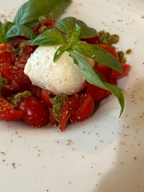 #caprese #italy #food #italianfood #europiansummer #europe #italian #aesthetic Caprese Salad Aesthetic, Salad Aesthetic, Italian Aesthetic, Italy Food, Caprese Salad, Italian Recipes, Salad, Italy