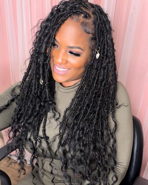 Cute Faux Locs with Wavy Messy Strands Short Bohemian Goddess Faux Locs, Goddess Faux Locs Styles, Faux Boho Goddess Locs, Distressed Locs With Curls, Cute Faux Locs, Messy Locs Hairstyles, Faux Locs Styles Goddess, Natural Looking Faux Locs, 30 Faux Locs