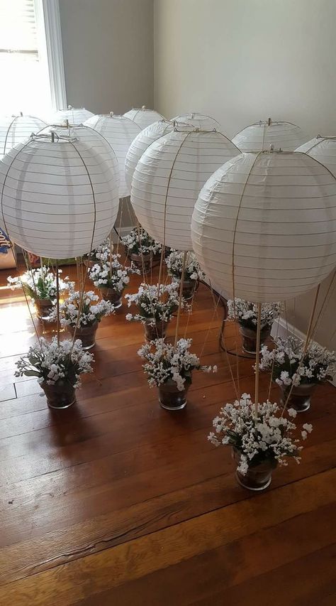 Baby Shower Centerpiece Ideas, Paper Lantern Centerpieces, Diy Baby Shower Centerpieces, Deco Champetre, Lantern Centerpieces, Baby Shower Table, Shower Centerpieces, Centerpiece Ideas, Diy Centerpieces