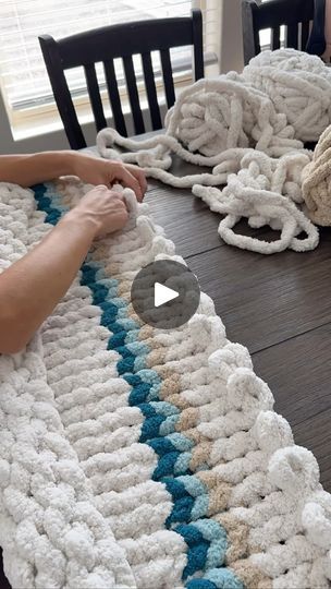 Fluffy Crocheted Blanket, Thick Throw Blanket Chunky Crochet, Chunky Knit Throw Blanket Pattern, Chunky Knit Blanket Design, Knit Chunky Blanket Pattern, 2 Color Chunky Knit Blanket, Diy Chunky Yarn Blanket, How To Make A Thick Yarn Blanket, Chunky Blanket Pattern Free