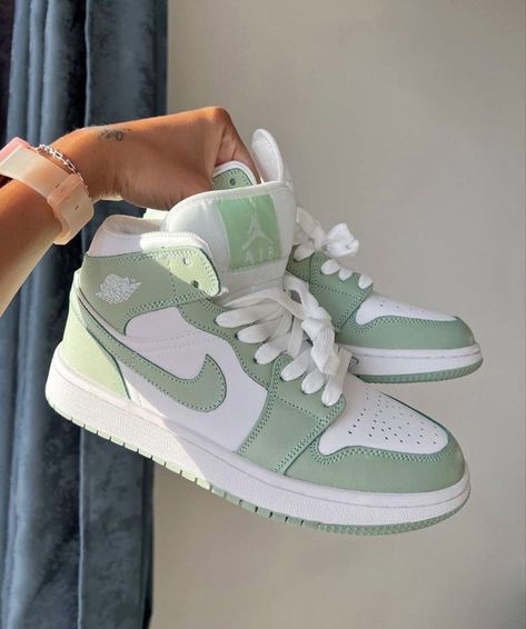 Trending shoes for women Sepatu Air Jordan, Wallpaper Nike, Nike Shoes Girls, Nike Fashion Shoes, Preppy Shoes, Jordan Shoes Girls, Jordan Shoes Retro, All Nike Shoes, Cute Nike Shoes