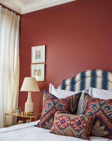 DunnEdwards 09262018 samantha 0538 Red Bedroom Decor Ideas, Red Curtains Bedroom, Red Bedroom Walls, Red Bedroom Ideas, Black Bedroom Sets, Red Accent Wall, Navy Bedroom, Red Bedroom Decor, Bedroom Remodeling