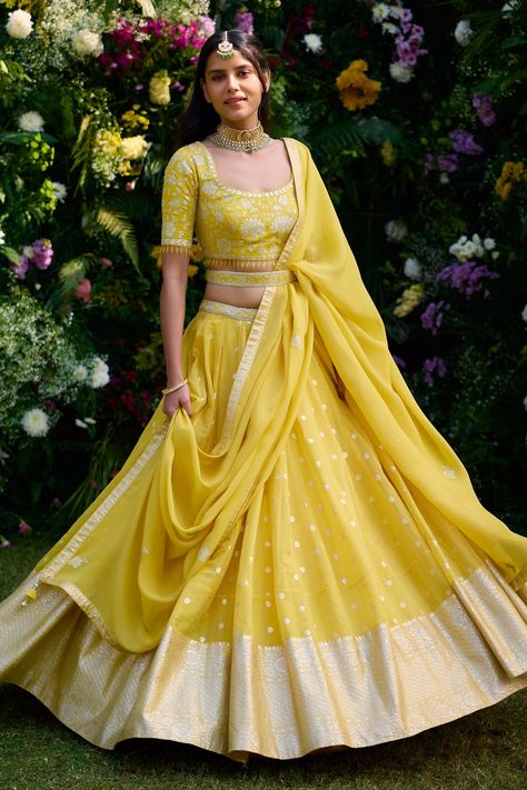 Lavender Yellow Outfit, Pastel Yellow Lehenga, Pastel Lehenga Simple, Simple Lengha Design, Pastel Lavender Lehenga, Yellow Outfit For Haldi Function, Sreeja Wedding, Lahanga Design Latest, Yellow Half Saree