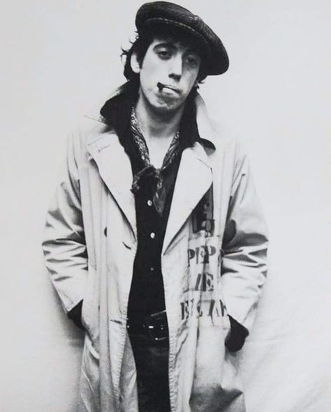 Mick Jones The Clash Aesthetic, 80s Alternative Fashion, Alternative Fashion Men, 80s Alternative, Penny Smith, The Future Is Unwritten, Paul Simonon, Aesthetic Portrait, Mick Jones