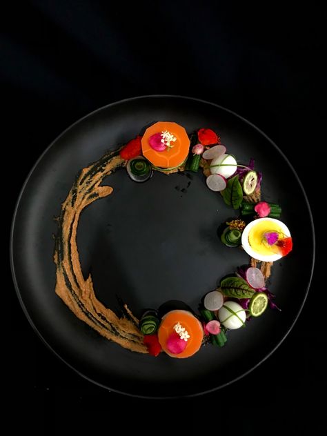 Vegetable Plating Presentation, Egg Presentation Ideas, Plating Gado Gado, Salad Competition, Salad Plating Ideas, Dish Presentation, Food Plating Design, Gastronomic Food, Fine Dining Plating