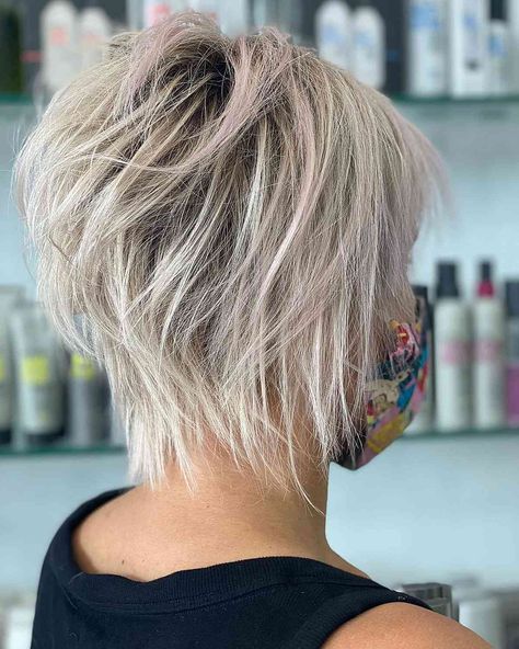 Thinning Hair Bob, Haircuts Women, Short Shaggy Haircuts, Short Choppy Haircuts, Stacked Bobs, Choppy Haircuts, Choppy Bob Haircuts, Kadeřnické Trendy, Shaggy Short Hair