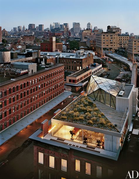 Inside Diane von Furstenberg's Home in Manhattan Glass Penthouse, Penthouse New York, Manhattan Penthouse, Architecture Cool, Nyc Penthouse, New York Penthouse, Apartment Exterior, Architecture Company, Nyc Design