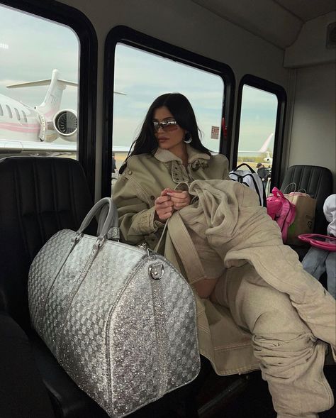 1.5.22 Kylie Jenner Bags, Kylie Jenner Fotos, Kylie Baby, Kylie Jenner Look, Kylie J, Kardashian Outfit, Kylie Jenner Outfits, Kylie Kristen Jenner, King Kylie