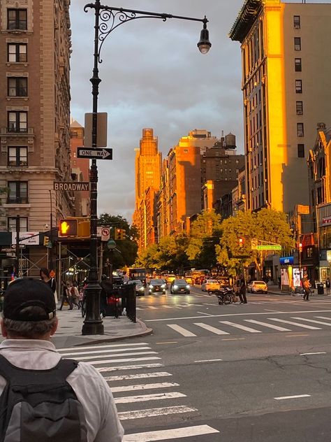 Nyc Orange Aesthetic, Yellow New York Aesthetic, Nyc Golden Hour Aesthetic, Yellow Hour Aesthetic, Morning Golden Hour, City Golden Hour Aesthetic, Vision Board Orange Aesthetic, New York Golden Hour, Golden City Aesthetic