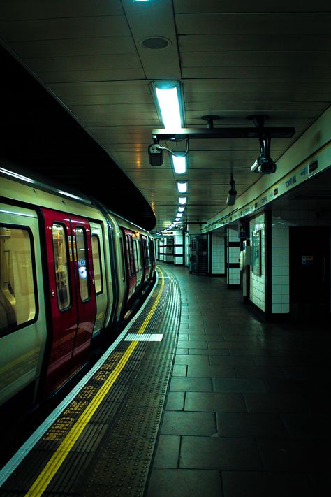 Peephole Perspective, Two Point Perspective Photography, Small Town Photoshoot, Urban City Street, Metro Photography, Train Photo, Street Background, Japan Night, Dark Green Aesthetic