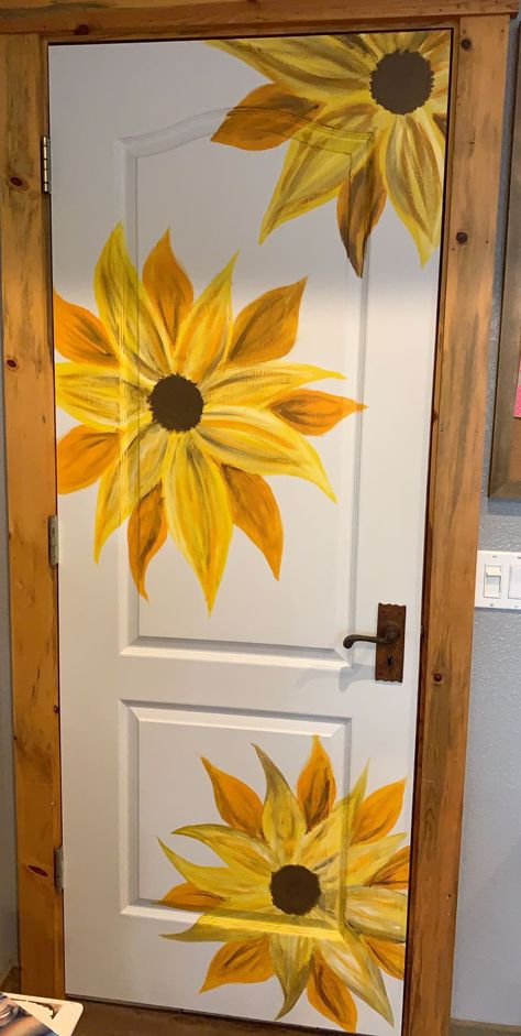 Cute Painted Doors Aesthetic, Sunflower Door Painting, What To Paint On Your Door, Painting Ideas For Doors, Door Painting Vsco, Painted Closet Doors Art Creative, Door Ideas Painting, Bedroom Door Ideas Creative, Flower Painted Door