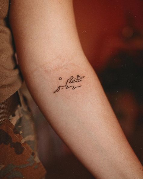 Small Mountain And Water Tattoo, Rivers In The Desert Tattoo, Tiny River Tattoo, Dainty Outdoor Tattoos, Waterfall Tattoo Minimalist, Nature Tattoo Inspiration, Montana Tattoo Ideas Simple, Tiny Desert Tattoo, Desert Line Tattoo