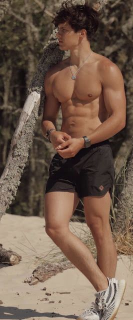 Xavier Serrano, Men Abs, Cute Guy Pics, Muscle Boy, Gym Guys, Scruffy Men, Male Fitness, Male Fitness Models, Winter Floral