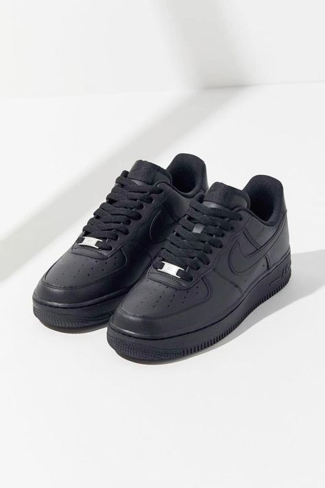 Air Force Noir, Air Force 1 Noir, Nike Air Force Black, Nike Blazer Outfit, Black Air Force 1, Nike Shoes Air Force, Dr Shoes, Black Nike Shoes, All Nike Shoes