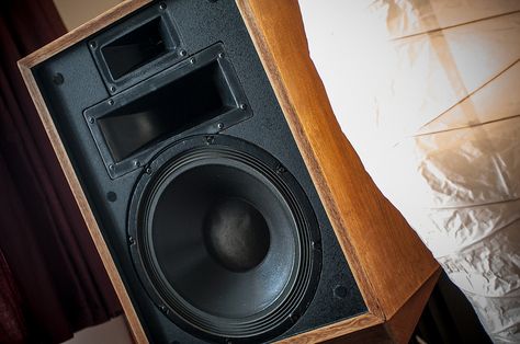 Klipsch Heresy II | Flickr - Photo Sharing! Klipsch Heritage, Klipsch Heresy, Home Theater Subwoofer, Vintage Speakers, Hifi Speakers, Surround Sound Systems, Surround Sound, Audiophile, Home Theater