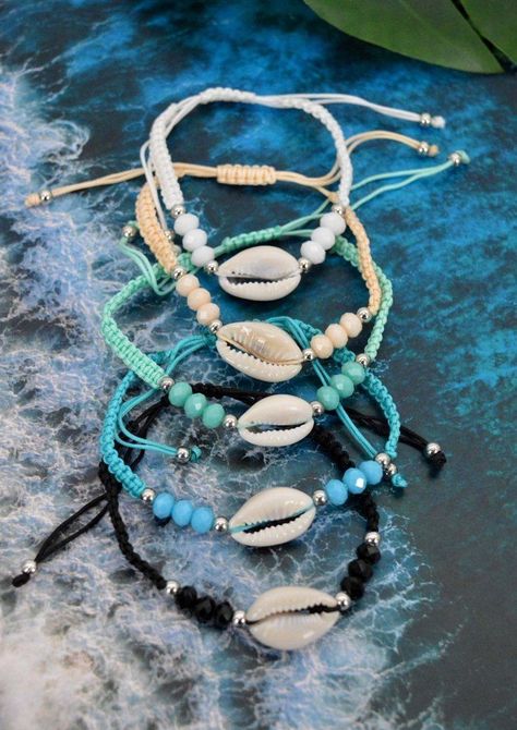 Seashells Bracelet, قلادات متدلية, Beachy Bracelets, Buat Pita, Seashell Bracelet, Homemade Bracelets, Pulseras Diy, Pola Gelang, Seashell Jewelry