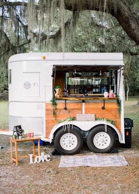 #horsetrailerbar #bar #weddings #catering #floridabride #bride #weddinginspiration #weddingtrends #weddingtrends2019 #2019trends #bartender #beveragecart #cocktails #mixology Horse Trailer Bar, Vintage Trailer Remodel, Trailer Bar, Bar Mobile, Shasta Camper, Mobile Bars, Mobile Coffee Shop, Coffee Trailer, Travel Bar