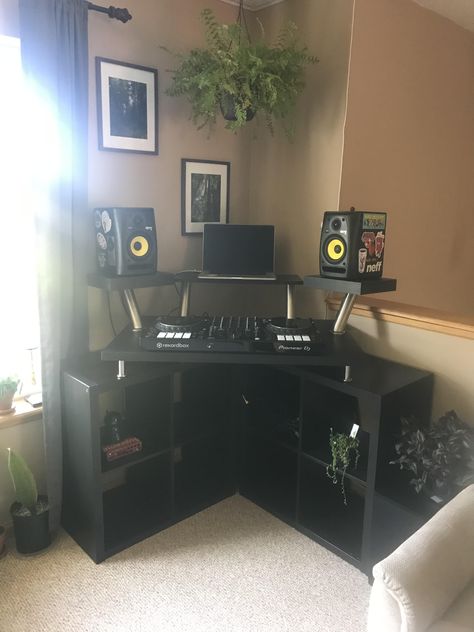 Ikea Dj Booth, Dj Setup Ideas Home, Dj Studio Room Ideas, Speakers Stands, Dj Pult, Dj Studio, Dj Table, Dj Stand, Home Recording Studio Setup