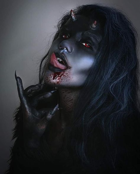 Demon Special Effects Makeup, Halloween Demon Makeup, Dark Makeup Halloween, Demon Halloween Makeup, Creepy Makeup Looks, Special Effects Makeup Ideas, Dark Halloween Makeup, Halloween Sfx Makeup, Devil Makeup Halloween