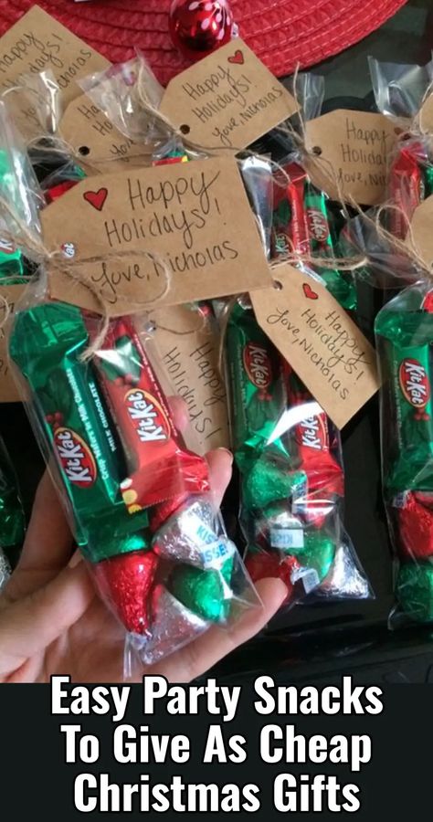 Goodie Bag Ideas For Christmas, Xmas Goodie Bags For Kids, Goodie Bag Christmas Ideas, Christmas Bags For Friends, Christmas Candy Bags Ideas Kid, Gift Bags Christmas Ideas, Christmas Candy Treat Bags, Christmas Goodie Bags For Teachers, Work Christmas Goodie Bags Gift Ideas