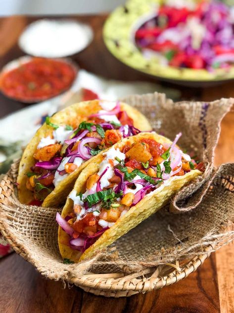 Chatpata Aloo Chaat Taco Recipe With Sour Cream & Salad Sour Cream Salad, Healthy Sour Cream, Recipe With Sour Cream, Taco Recipes Mexican, Mexican Salsa Recipes, Limeade Recipe, Chocolate Tarts Recipe, Homemade Sour Cream, Cream Salad