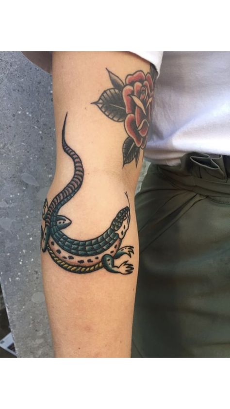 American Traditional Lizard Tattoo, Lizard Traditional Tattoo, Tattoo Lizard, Old School Sleeve, Graph Art, Random Tattoos, 2024 Tattoo, Lizard Tattoo, Small Chest Tattoos