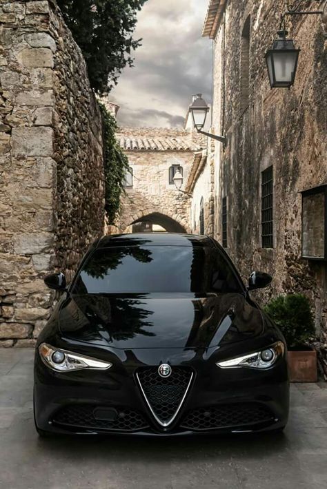 Ow Alfa Romeo Giulia Quadrifoglio, Alfa Giulia, Alpha Romeo, Car Wheels Diy, Alfa Romeo Stelvio, Alfa Alfa, New Luxury Cars, Michael Bay, Alfa Romeo Giulietta