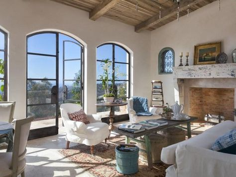 Santa Barbara Style living rooms | 1000+ images about Santa Barbara style on Pinterest | Santa barbara ... Mediterranean Beach House, Santa Barbara Style Homes, Santa Barbara Style, Simple Living Room Decor, Mediterranean Interior, Beach House Interior Design, Tropical Home Decor, Casas Coloniales, Coastal Living Rooms