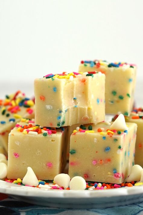 Baked Fudge, Easiest Fudge Recipe, Baked Fudge Recipe, Cake Mix Fudge, White Chocolate Fudge Recipes, Cake Batter Fudge, White Chocolate Fudge, Funfetti Cake Mix, Fudge Recipes Chocolate