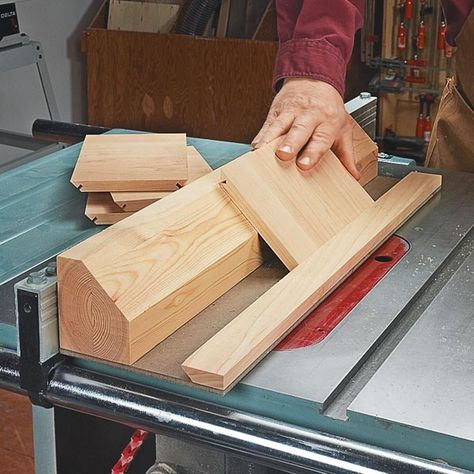 Clever Table Saw Jig: This jig makes it easy to strengthen miters with splines. Woodworking Jigsaw, Table Saw Jigs, Used Woodworking Tools, Woodworking Chair, Woodworking Storage, Best Woodworking Tools, Woodworking Logo, Woodworking Joints, Woodworking Workbench