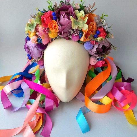 25 Fantastical Festival Headdresses • That Festival Life How To Make Floral Headbands, Flower Costumes, Carnaval Diy, Karneval Diy, Yellow Flower Crown, Floral Fascinators, Festival Headpiece, Floral Headdress, Flower Costume