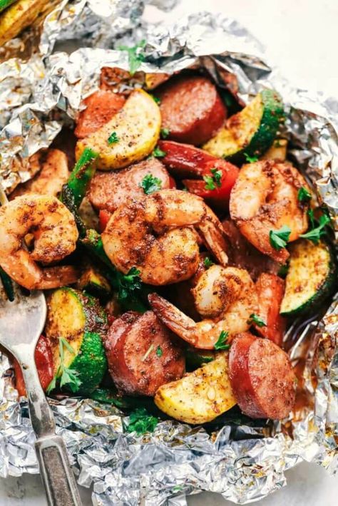 16 Keto Foil Pack Meals! Easy Low Carb 30 Minute Foil Packet Dinners For The Grill - Easy Keto Foil Packs make the best low carb summer dinner meals ready in 30 minutes or less! Whether you prefer chicken, shrimp, sausage, veggies, pork or fish you’ll find a new favorite easy keto dinner recipe for the grill or oven! Perfect low carb keto foil pack dinners for your next camping trip! #ketorecipes #lowcarb #grilling #hobomeals #foilpacketmeals #foilpackmeals #campingrecipes #campingmeals Shrimp Videos, Vegetable Foil Packets, Cajun Shrimp And Sausage, Shrimp And Sausage, Foil Pack Dinners, Foil Packet Dinners, Resep Seafood, Foil Dinners, Foil Pack Meals