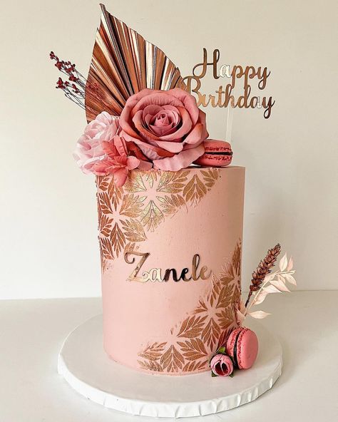 Tayyiba’s Instagram profile post: “Summer dreams 🌸 Stencil @caking_it_up . . . . . . . #pinkcake #rosegoldcake #pinkandrosegoldcake #cakedecor #cakedecoration…” Rose Gold Cake Birthday, 70th Birthday Cake For Women, Birthday Cake Roses, Rose Gold Cake, Bakery Shop Design, 70th Birthday Cake, 60th Birthday Cakes, Cake Flower, Birthday Cakes For Women