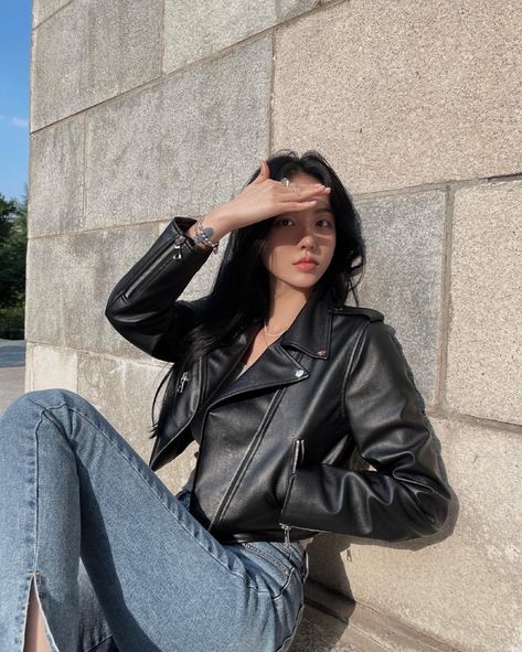 Black Leather Jacket Outfit, Outfit Korean, Leather Jacket Outfits, Tomboy Outfits, Looks Street Style, Looks Black, Cute Jackets, Casual Style Outfits, Fesyen Wanita