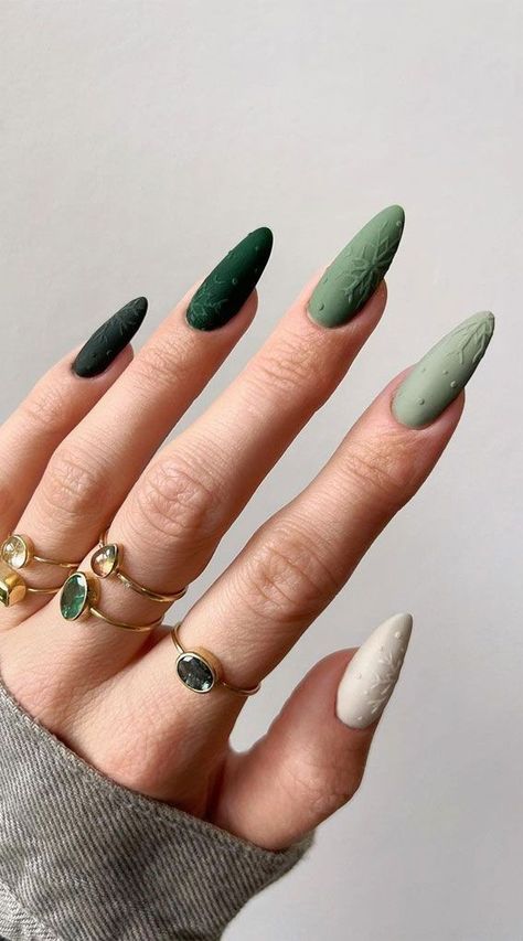 Matte Green Nails, Green Christmas Nails, Festive Holiday Nails, Dark Green Nails, Holiday Nail Designs, Green Nail Designs, Nails 2021, Snowflake Nails, Christmas Nails Acrylic