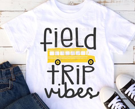 Daycare Printables, Outfit Ideas For School, School Field, Teacher Wear, Teacher Board, School Field Trip, Teacher Boards, Trip Shirts, Daycare Crafts