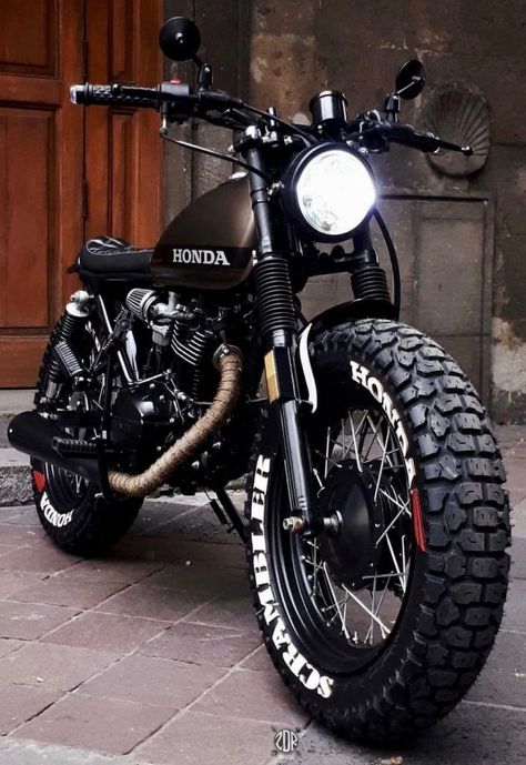 ¿Quieres estrenar una moto ahora? Mira los descuentos que he encontrado para tener mi primera motocicleta y aprovechar este #hotsale #hotsale2021 Sepeda Motor Sport, Honda Cafe Racer, Estilo Cafe Racer, Motos Bobber, Sepeda Retro, Motor Klasik, Mobil Futuristik, Cafe Racer Moto, Honda Scrambler