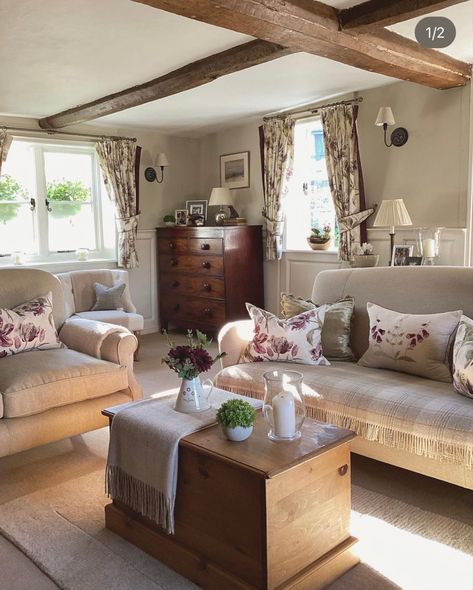 Cottage Style Appartment, Natural Cottage Interior, Grey Couch Cottage Core, Small Cottage Living Room Ideas Vintage, English Cottage Sitting Room, Old English Cottage Interiors Living Room, Cosy Cottage Living Room Ideas, Cottagecore Lounge Room, Cottagecore Sitting Room