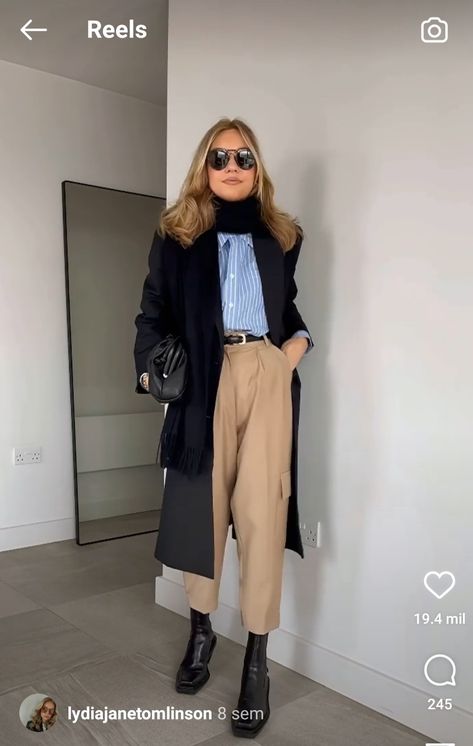 Winter Striped Shirt Outfit, Blue Button Down Shirt Outfit Winter, Blue Striped Shirt Outfit Fall, Striped Oxford Shirt Women Outfit, Blue Striped Shirt Outfit Winter, Blue Stripped Shirt Women Outfit, Blue Striped Shirt Outfit Work, Blue Striped Button Down Shirt Outfit, Blue Striped Blouse Outfit