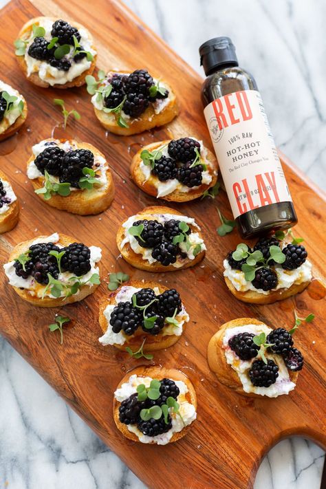 Party Crostini Ideas, Honey Inspired Appetizers, Hot Honey Charcuterie, Hot Honey Appetizer Recipes, Hot Honey Appetizers, Canape Recipes, Burrata Crostini, Honey Appetizers, Crostini Toppings